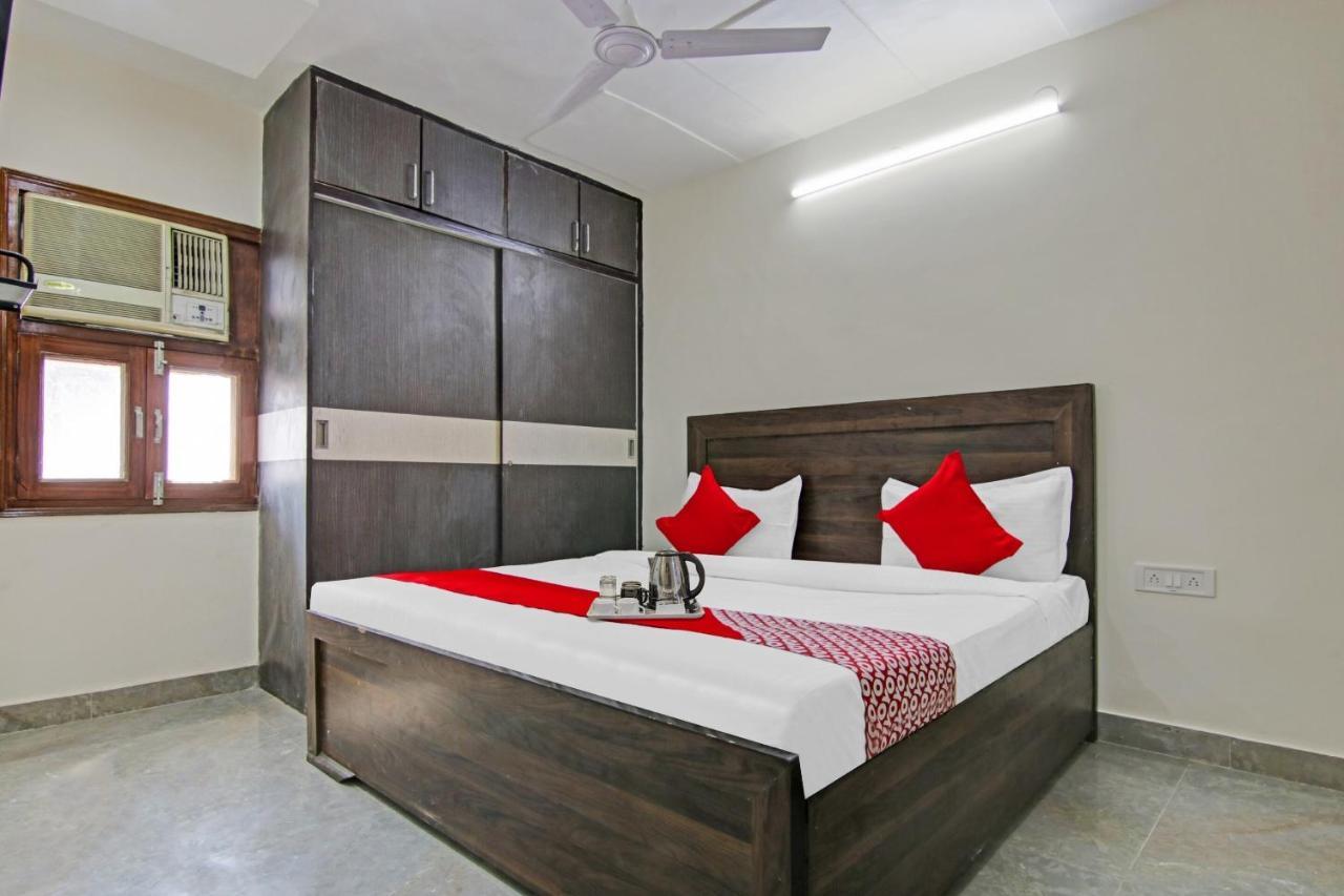 O King Near Tdi Mall 4*