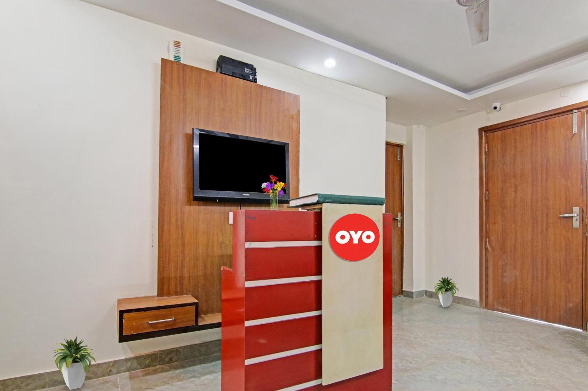 O King Near Tdi Mall 4*