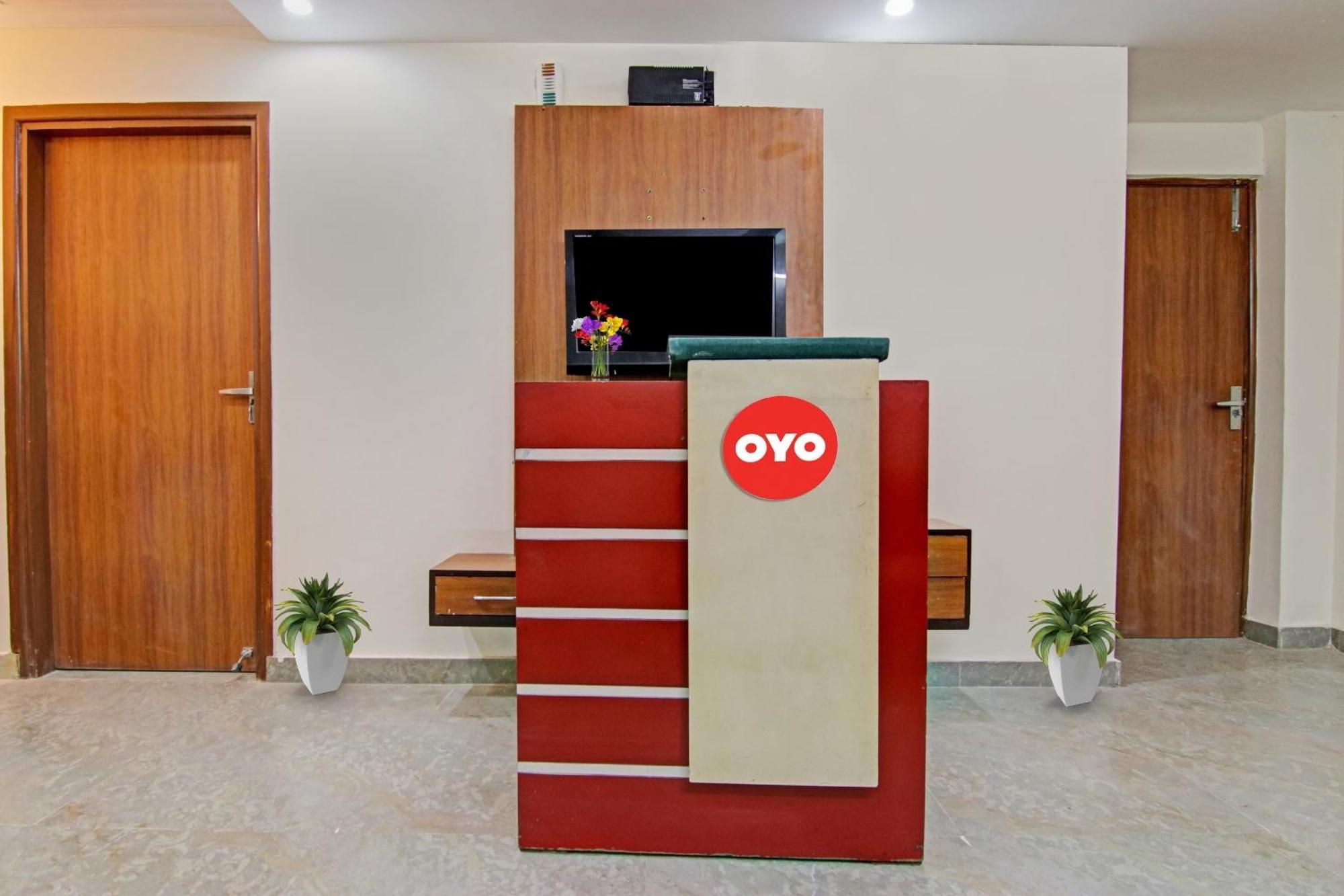 Hotel O King Near Tdi Mall 4*