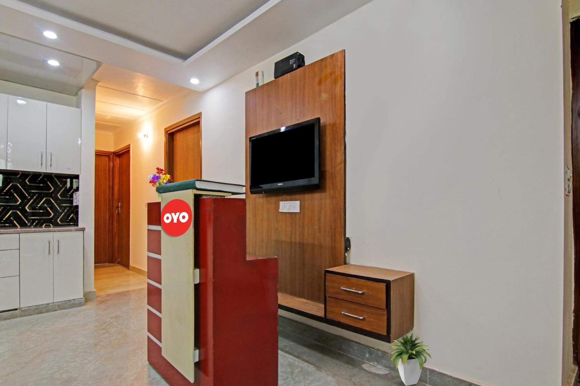 O King Near Tdi Mall 4*